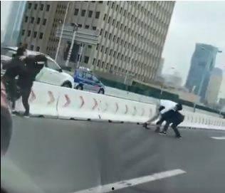 延安高架打架爆料视频,视频揭露激烈打斗场面  第1张